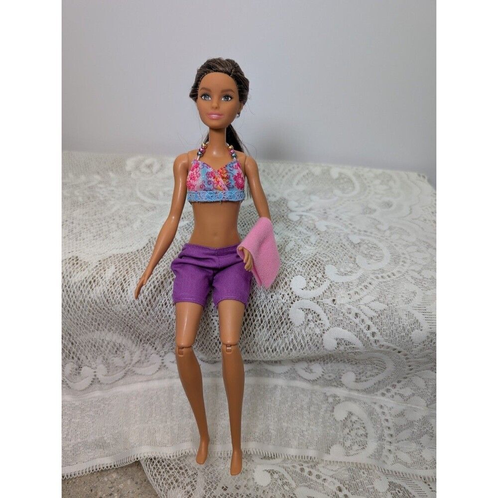 Barbie Fashionistas Doll #111 – Articulated Knees & Flat Feet (GDJ39) Brunette